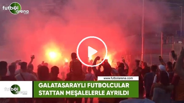 Galatasaraylı futbolcular stattan meşalelerle ayrıldı