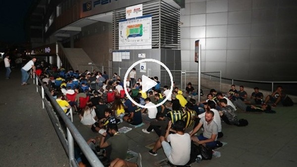 Fenerbahçeli öğrenciler kombine kuyruğunda