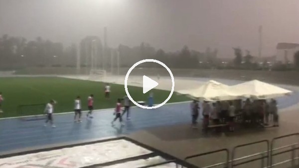 Beşiktaş'ın idmanına yağmur engeli