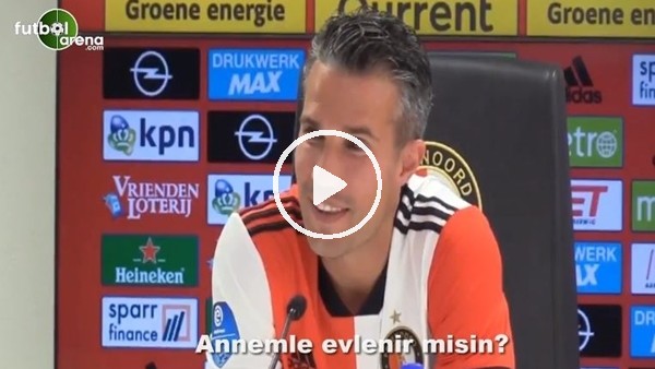 Minik taraftardan Robin van Persie'ye: "Annemle evlenir misin?"