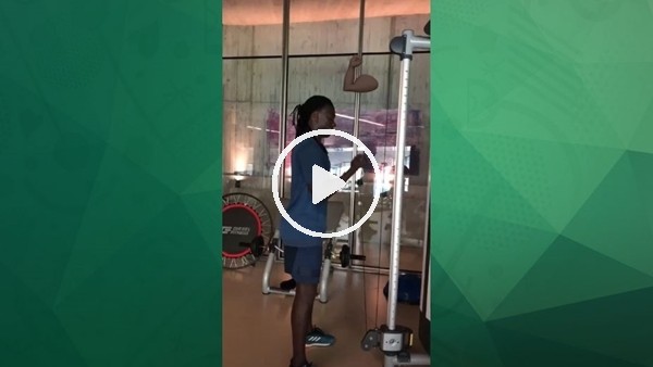 Gomis izin gününde bile çalışıyor