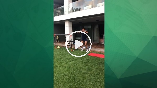 Josef evinde çalışıyor
