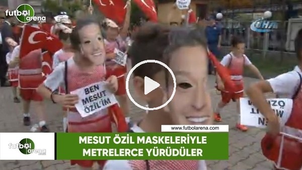 Mesut Özil maskeleriyle metrelerce yürüdüler