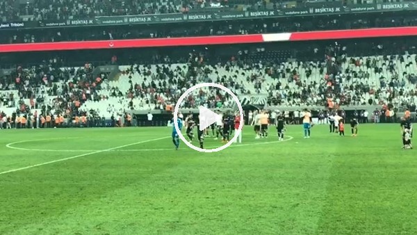 Maç sonu üçlüsünü Beşiktaş'ın genç kalecisi Utku çektirdi