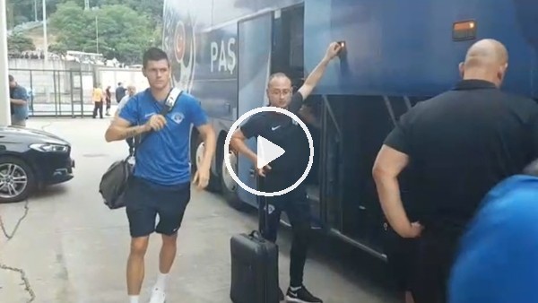 Kasımpaşa takım otobüsü Rizespor maçı için stada geldi