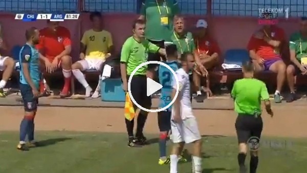 Teknik direktörden futbolcuya çelme!