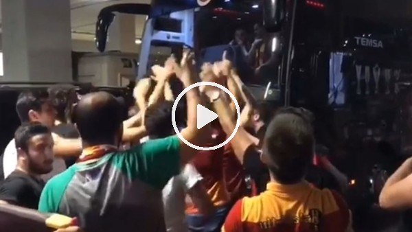 Galatasaraylı taraftarlardan takıma destek!