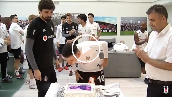 Oğuzhan Özyakup'a doğum günü sürprizi