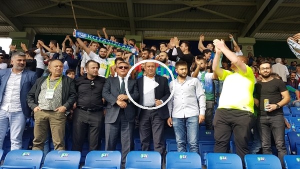 Hasan Kartal maçı tribünde taraftarların arasında  izliyor