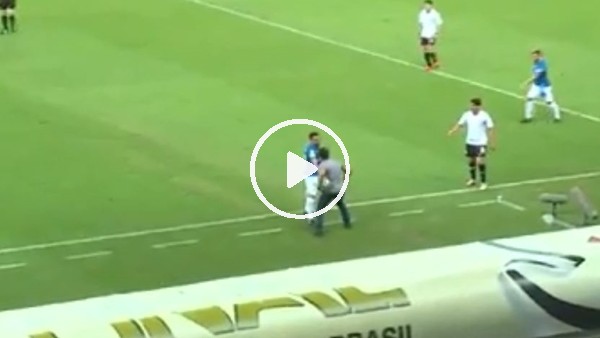 Corinthians teknik direktörünün topu vermeme çabaları