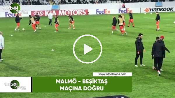 Beşiktaşlı futbolcular Malmö maçı öncesi ısınıyor