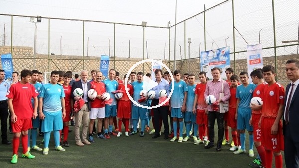 Futbolun efsaneleri hükümlülerle buluştu