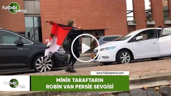Minik taraftarın Robin van Persie sevgisi