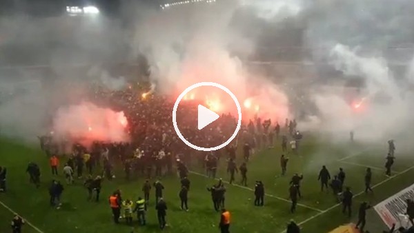 AIK Stockholm taraftarının şampiyonluk sevinci