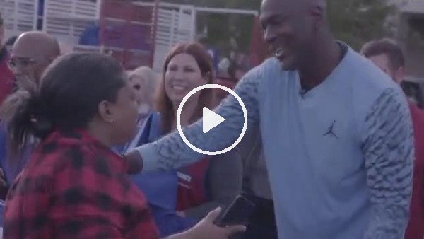 Michael Jordan, kasırgadan etkilenen insanlara yardım etti