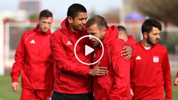 Sivassporlu futbolculardan neşeli antrenman