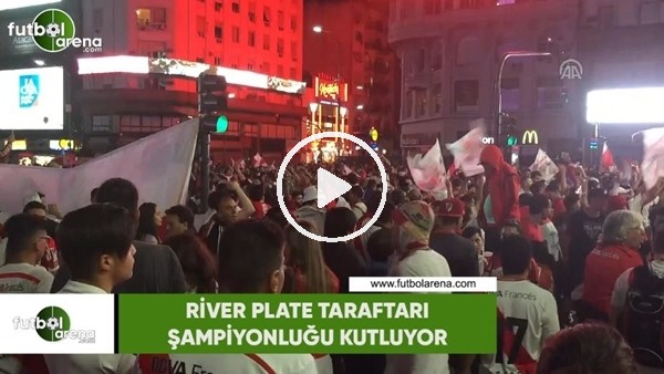 River Plate taraftarı şampiyonluğu kutluyor