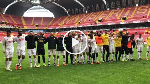 Göztepeli futbolcuların maç sonu sevinci
