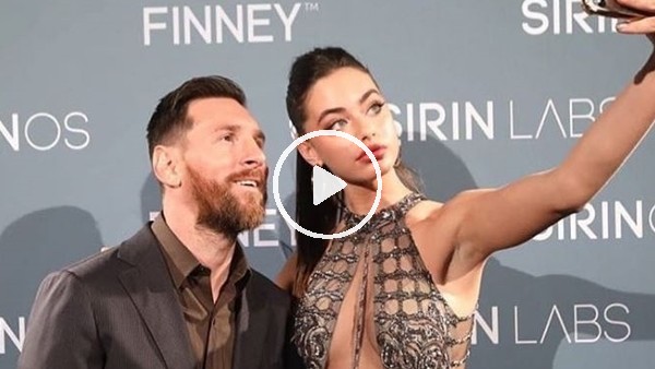 Lionel Messi, İsrailli model Yael Shelbia ile bir arada