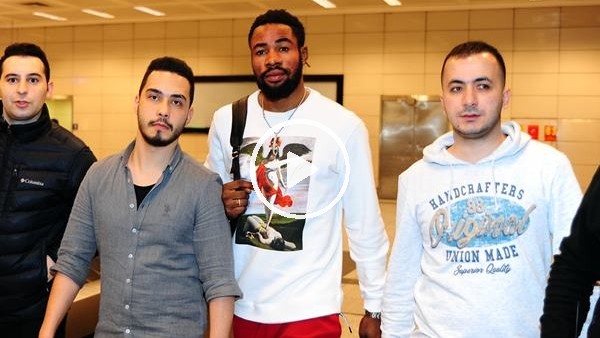 Galatasaray'ın yeni transferi Luyindama, İstanbul'a geldi