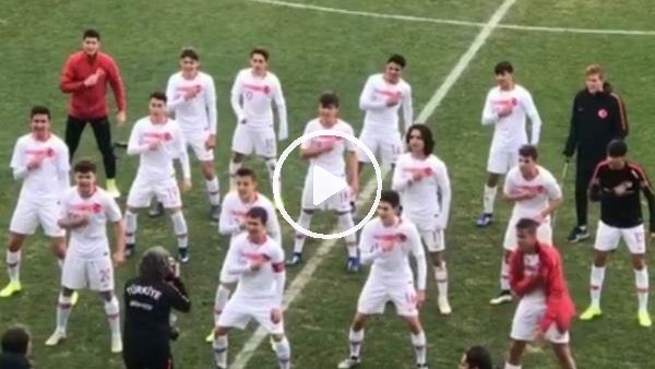 U16 Ege Kupası'nda şampiyon olan milli takımımızın sevinç gösterisi