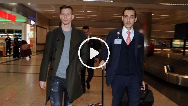 Fenerbahçe'nin  yeni transferi Miha Zajc, İstanbul'a geldi