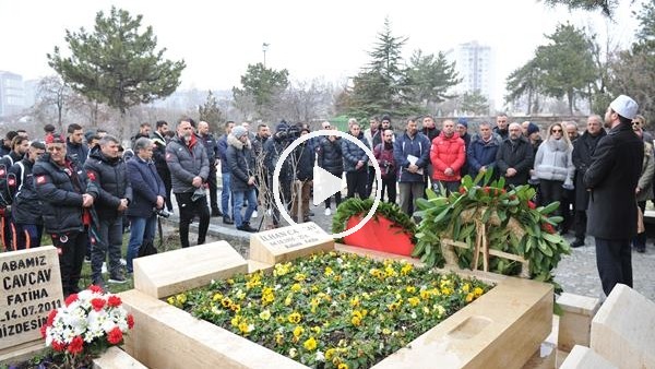 İlhan Cavcav kabri başında anıldı