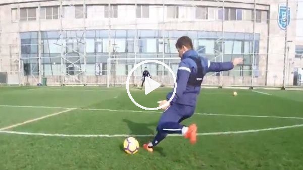 Emre Belözoğlu şov yaptı