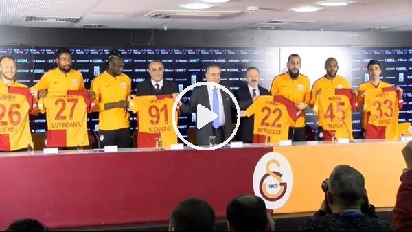 Galatatasaray'da yeni transferler için imza töreni düzenledi