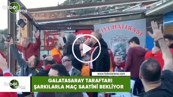 Galatasaray taraftarı şarkılarla maç saatini bekliyor