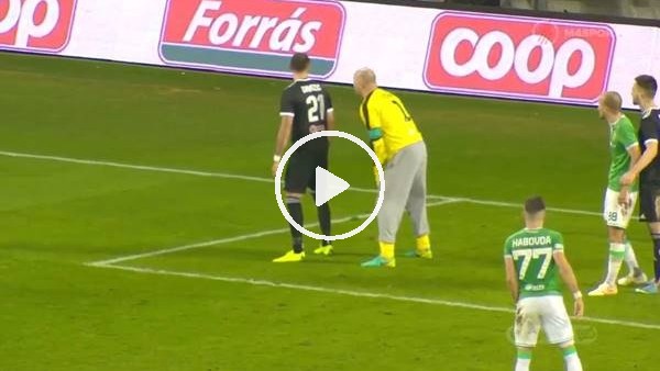 Gabor Kiraly bir şeyler deniyor 