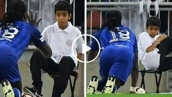 Bafetimbi Gomis'in gol sevinci, top toplayıcı çocuğu korkuttu