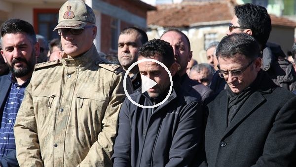 Kaptan Osman Çakmak'ın annesi son yolculuğuna uğurlandı