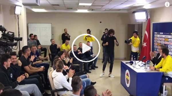 Fenerbahçe'de futbolcular için imza töreni