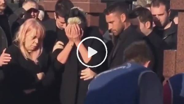 Dusko Tosic'in eşi Jelena Karleusa'nın annesi son yolculuğuna uğurladı