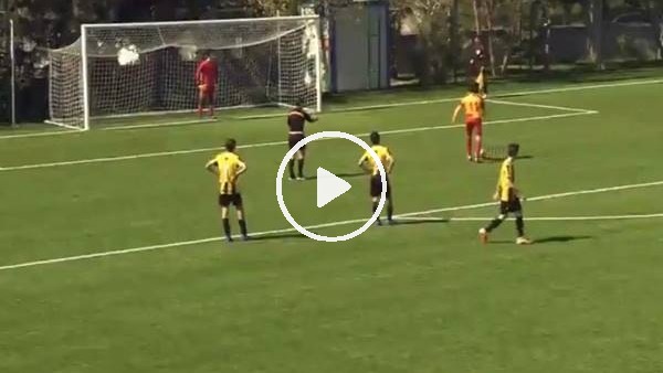 Galatasaraylı genç futbolcudan fair-play örneği! Penaltıyı auta gönderdi...