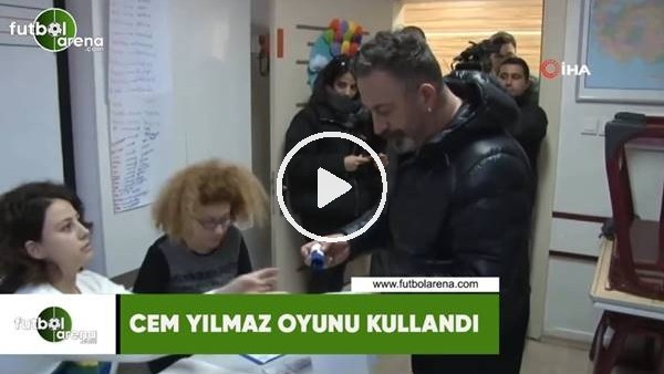 Cem Yılmaz oyunu kullandı, espriyi patlattı