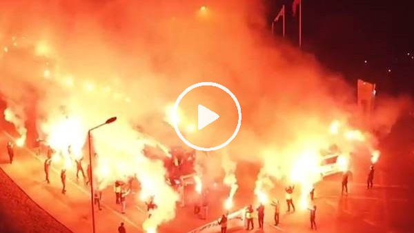 Fenerbahçe taraftarı ortalığı ateşe verdi