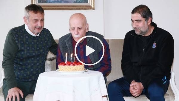 Ahmet Suat Özyazıcı'ya doğum günü sürprizi