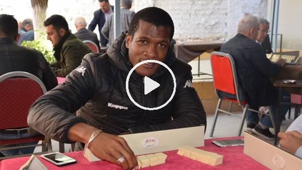 Süper Lig'de fırtınalar estiren Serge Djiehoua, Sarayköy'de 'okey' oynuyor