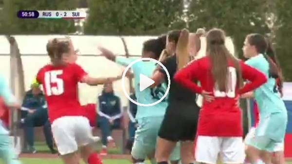 Rus kadın futbolcudan rakibine tekme..