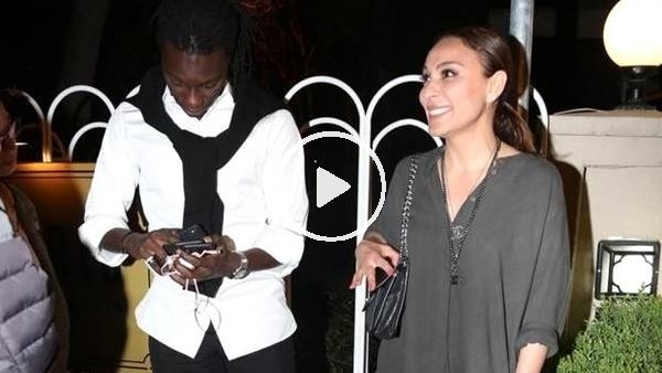 Ziynet Sali, Gomis'e şarkı söyleyip konserine davet etti