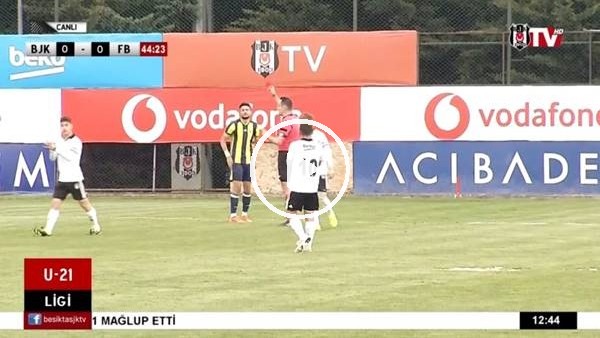 Abdulcebrail Akbulut derbide kırmızı kart gördü