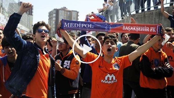 Başakşehir taraftarı takıma moral verdi