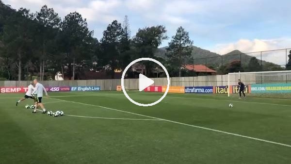  Taffarel, Manchester City kalecisi Ederson'u  çalıştırıyor