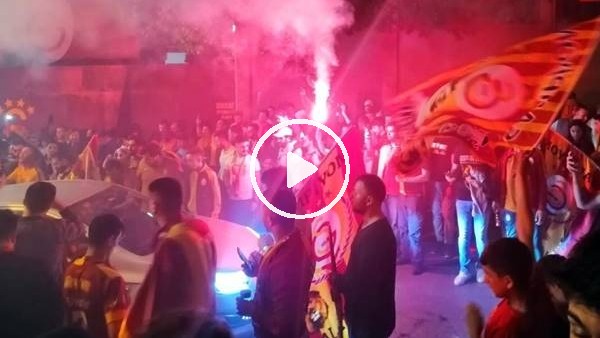 Galatasaray taraftarı Florya'yı bayram yerine çevirdi