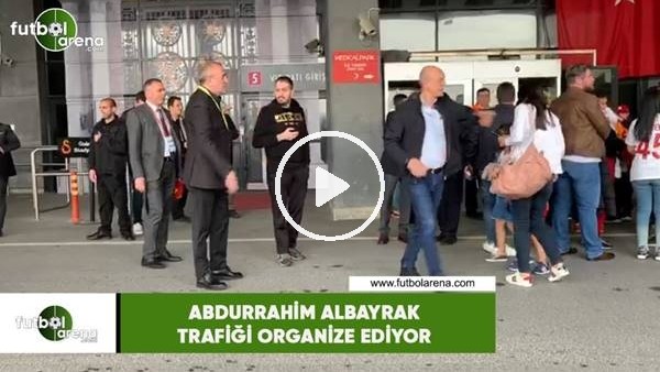 Abdurrahim Albayrak trafiği organize ediyor
