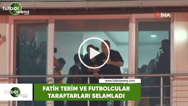 Fatih Terim ve futbolcular taraftarları selamladı