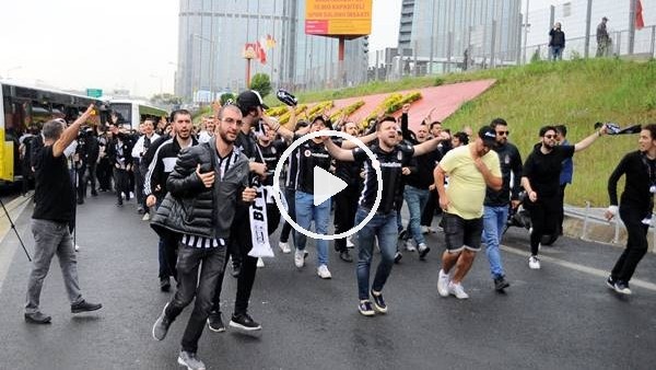 Beşiktaş taraftarı stada geldi