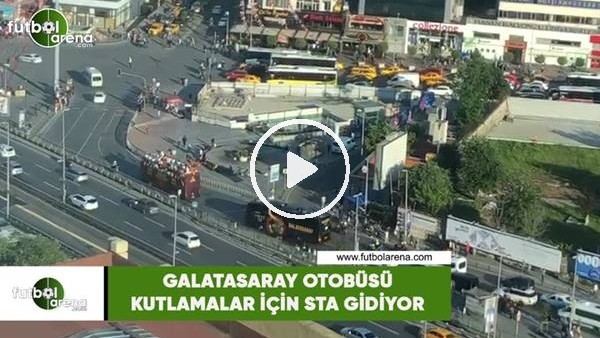 Galatasaray otobüsü kutlamalar için stada gidiyor